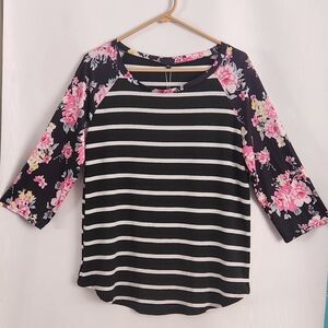 NWT KUfV Floral 3/4 Sleeved Black & White Striped Women's Top Size XXXL
